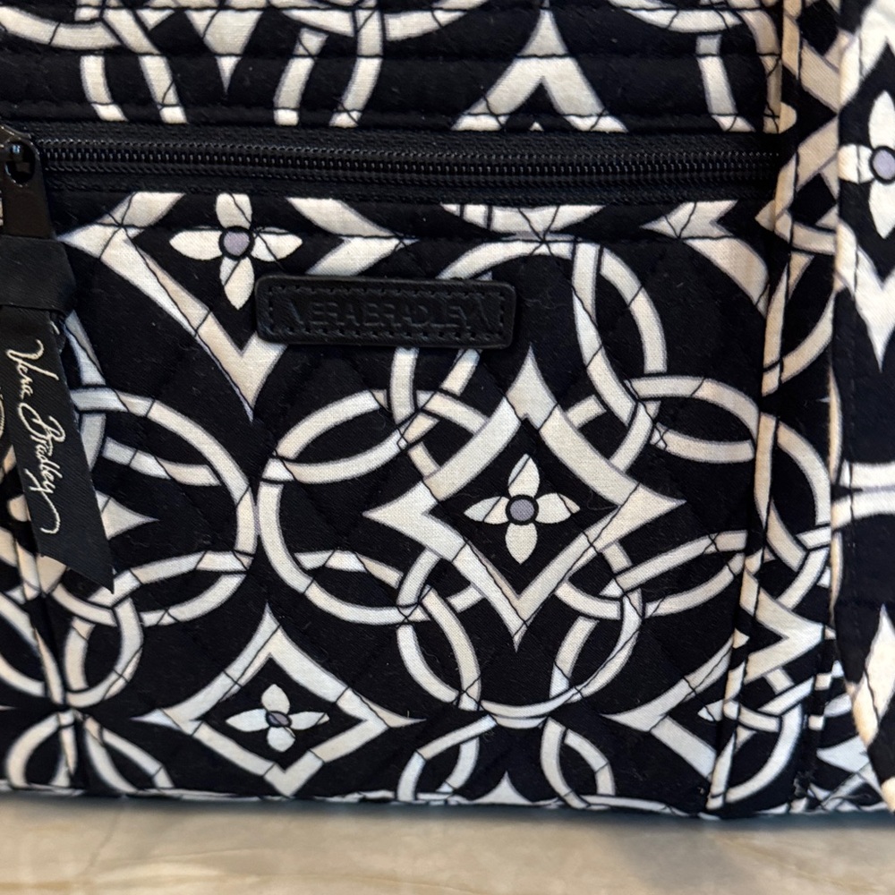 Vera Bradley Black and White Geometric Villager Concerto Tote NWOT - Picture 2 of 3